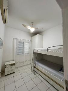 Sua casa em Maresias com AC, churrasqueira, e piscinas em condomínio fechado!