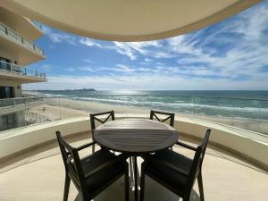 Paradise Found Luxe 2BR Condo in Iconic Location