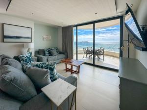 Paradise Found Luxe 2BR Condo in Iconic Location