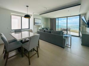 Paradise Found Luxe 2BR Condo in Iconic Location