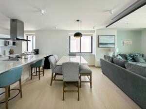 Paradise Found Luxe 2BR Condo in Iconic Location