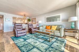 Beach House Condominiums C303 - Beachfront with Pool, WiFi, & Beach Service