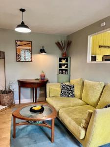 La Petite Bruyere Characterful 2 bedroom cottage with fireplace