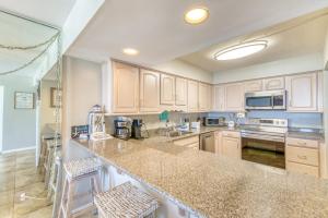 Beach House Condominiums B504 - Beachfront with Pool, Wi-Fi, & Beach Service