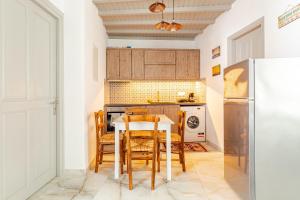 Elenitas beach house in Ornos