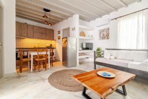 Elenitas beach house in Ornos