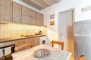 Elenitas beach house in Ornos