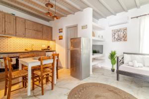 Elenitas beach house in Ornos