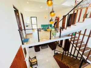 Modern Home Stay - 佩勒代尼耶