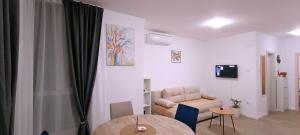 Golden Roses Apartment