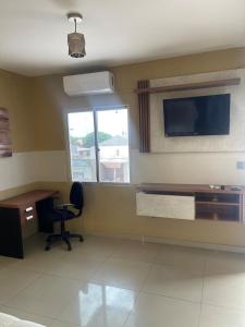 Cozy, centrally-located mono setting