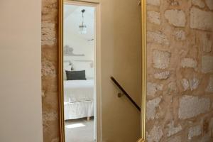 Appartements La Grande Bourgade-Authentique Maison en Pierre avec Terrasse Climatisation au Coeur d-Uzes : photos des chambres