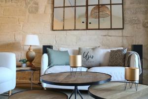 Appartements La Grande Bourgade-Authentique Maison en Pierre avec Terrasse Climatisation au Coeur d-Uzes : photos des chambres