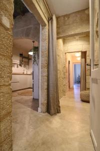 Appartements La Grande Bourgade-Authentique Maison en Pierre avec Terrasse Climatisation au Coeur d-Uzes : photos des chambres