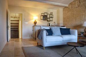 Appartements La Grande Bourgade-Authentique Maison en Pierre avec Terrasse Climatisation au Coeur d-Uzes : photos des chambres