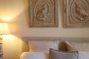 Appartements La Grande Bourgade-Authentique Maison en Pierre avec Terrasse Climatisation au Coeur d-Uzes : photos des chambres