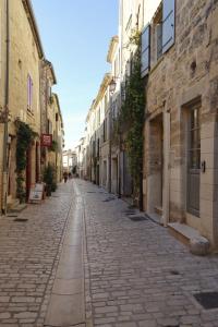 Appartements La Grande Bourgade-Authentique Maison en Pierre avec Terrasse Climatisation au Coeur d-Uzes : photos des chambres