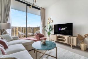 Amazing 1BR flat wBalcony Gym & Pool in JVC