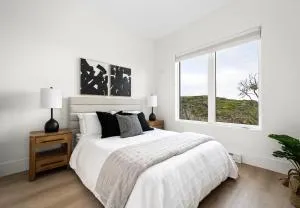 Mountain Suite, Fire Pit - Ocean View, Fully Equipped Kitchen, Heated Bathroom Flr, Blackout Blind, 250 Mbps Wifi - Lantzville