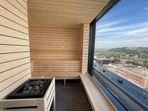 Luxe studio with pool, sauna, jacuzzi, gym, balcony