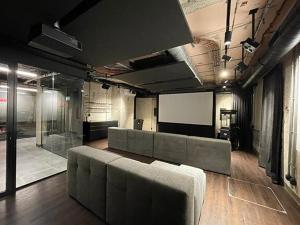 Luxe studio with pool, sauna, jacuzzi, gym, balcony