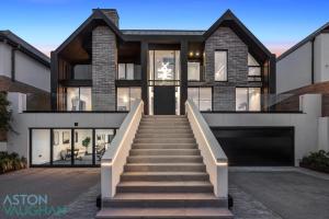 Luxe Retreat 5-Bedroom Designer Home Pool & Cinema