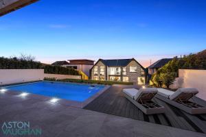 Luxe Retreat 5-Bedroom Designer Home Pool & Cinema
