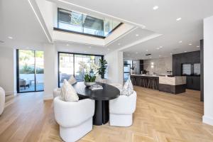 Luxe Retreat 5-Bedroom Designer Home Pool & Cinema