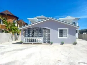 The Chic Haven 3 mins to Beach - Silver Sands