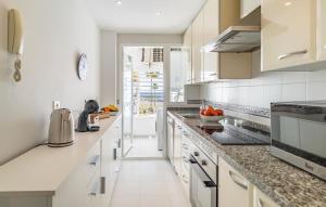 2 Bedroom Lovely Apartment In Manilva