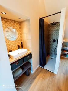 Maisons de vacances Maisonnette de charme proche de la Grande Plage a pied - Saint Cast le Guildo : photos des chambres
