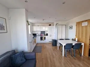 1 Bed Flat at Forest Hill Station - Forest Hill