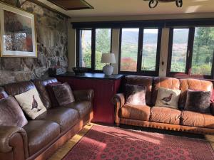 Detached cottage in the hills near Dolgellau