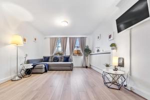 The Queensborough Apartments by Hyde Park