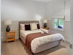 River Rock Cottage Centrally located and Dog friendly