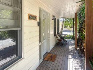 River Rock Cottage Centrally located and Dog friendly