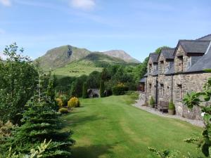 Detached cottage in the hills near Dolgellau