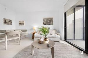 Elegant Downtown Living 1BR with City Views