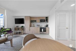 Elegant Downtown Living 1BR with City Views