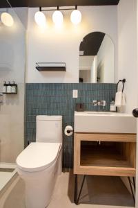 Studio #8 - Self Check-In - Plateau - St-Denis