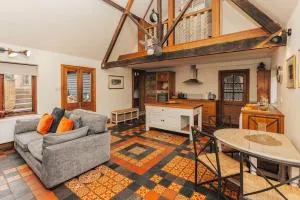 Aston Pottery - Hurley