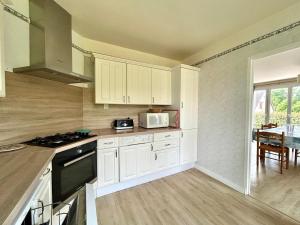 Villas Villa Saint Antoine, vue mer a 60m de la plage : photos des chambres