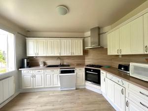 Villas Villa Saint Antoine, vue mer a 60m de la plage : photos des chambres