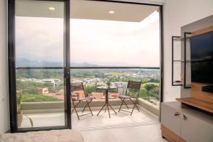 Studio Sur de Cali pool and parking