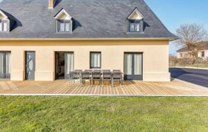 Nice Home In Saint-Samson-De-La-Roq
