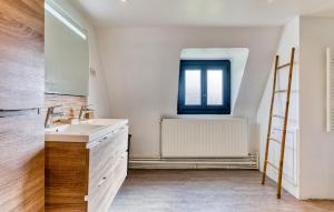Maisons de vacances Nice Home In Saint-Samson-De-La-Roq : photos des chambres