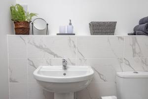 1 Bedroom Flat Near Bradford With Free Parking