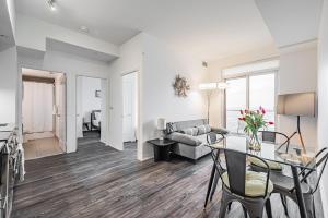 2BR Condo close to Eaton Center