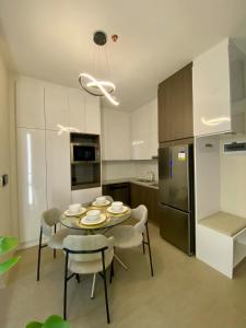 New Modern Pool Front Condo Near IT Park