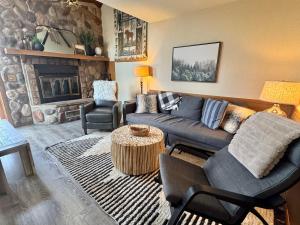 Cozy Townhome at Lutsen Mtn - Ski-in, Ski-out, Pool, Hot Tub, Fitness Center, resort amenities galore!